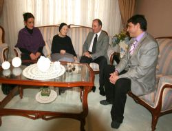 Küçükler öğretmeninin gönlünü aldı